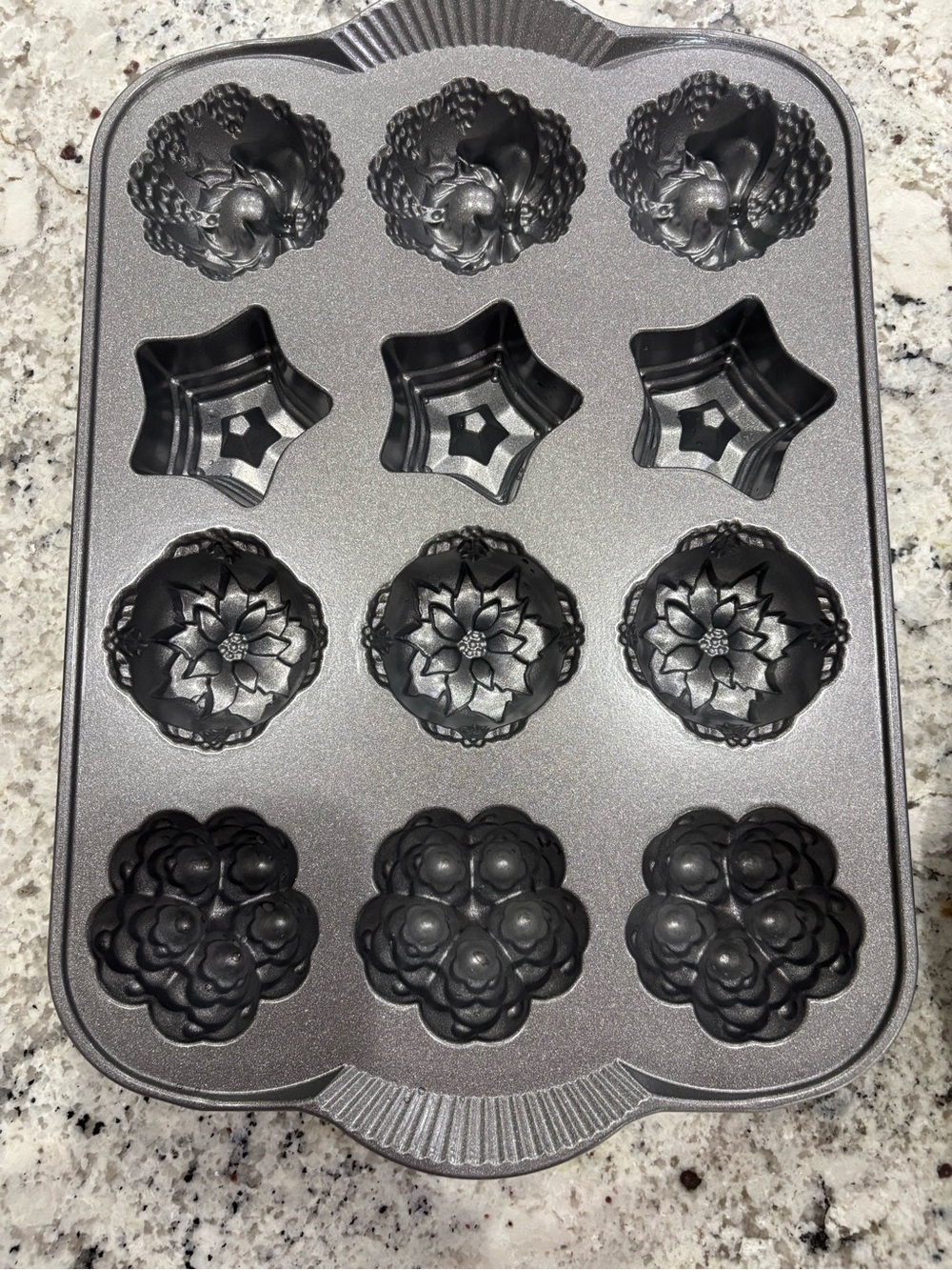 Nordic Ware Holiday Tea Cakes Pan Cast Aluminum Mini Muffin Cupcake Mold